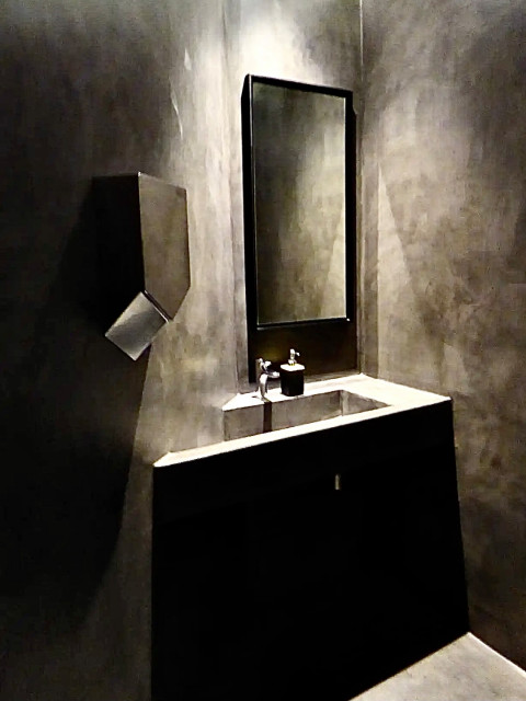 BATH toalett