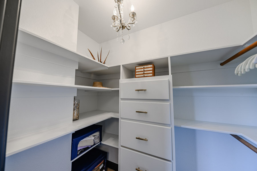Home design - transitional home design idea