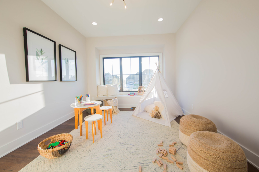 Foto de dormitorio infantil minimalista grande con paredes blancas, suelo de madera en tonos medios y suelo marrón
