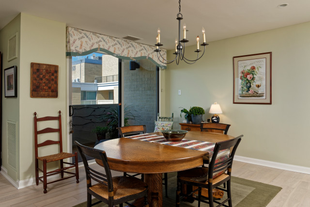 Nature's Beauty Inspires a Condo Refresh klassisch-esszimmer