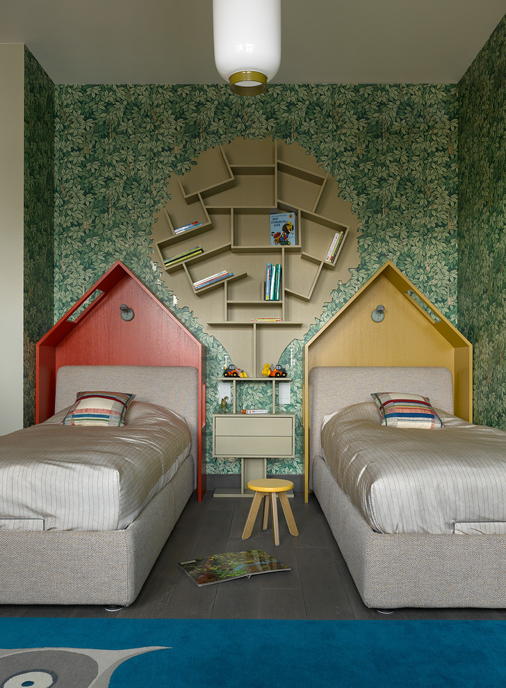 Photo of a contemporary gender-neutral kids' bedroom for kids 4-10 years old in Moscow with green walls and dark hardwood floors.