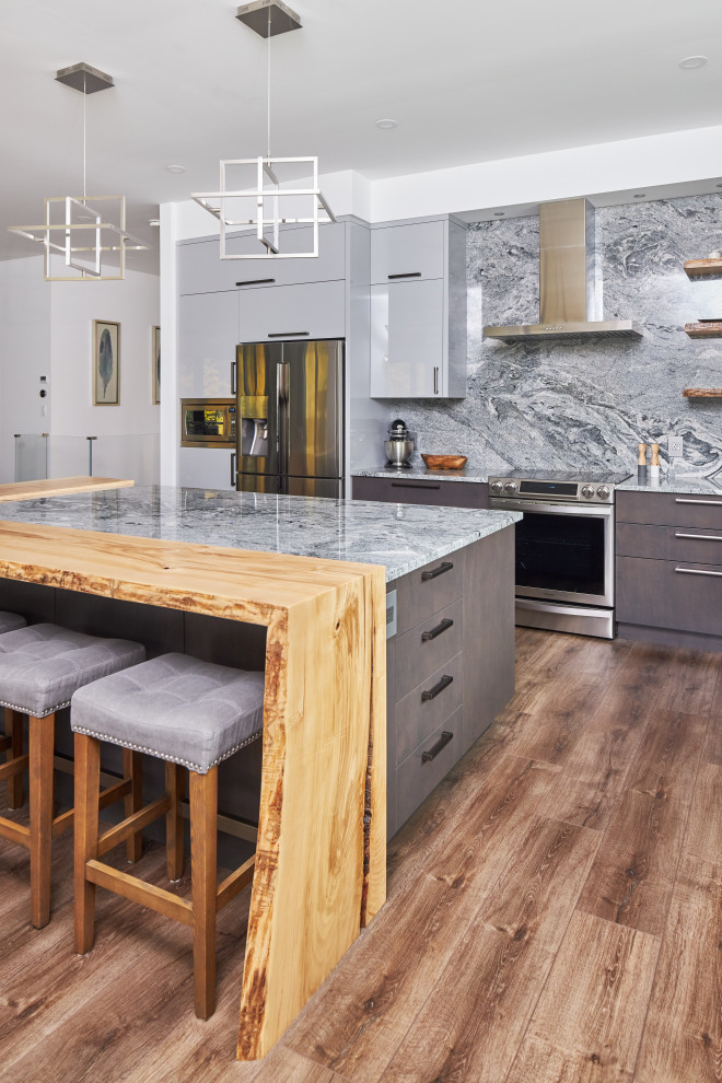 Example of a transitional kitchen design in Toronto