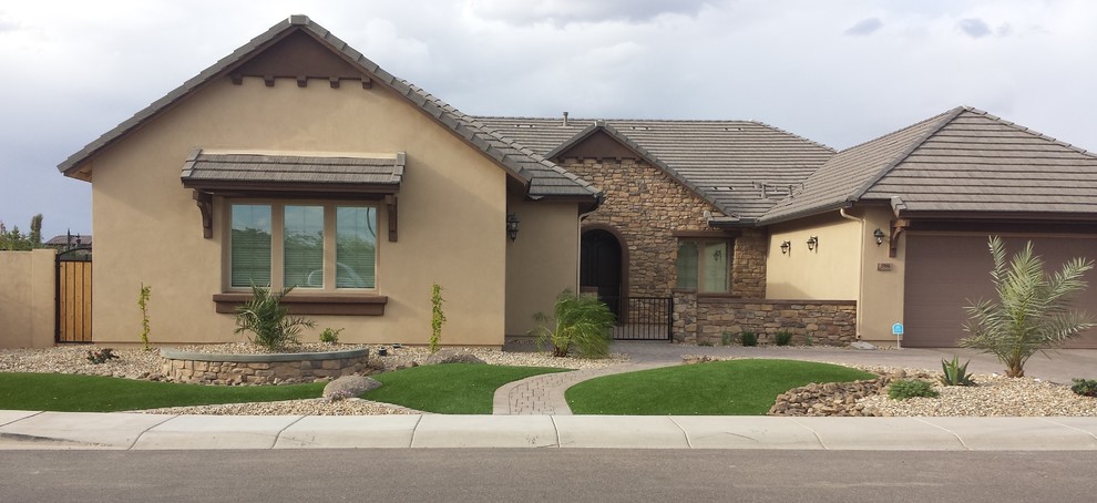 This is an example of a transitional landscaping in Phoenix.