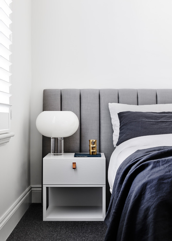 Photo of a mid-sized contemporary master bedroom in Melbourne with green walls, carpet and grey floor.