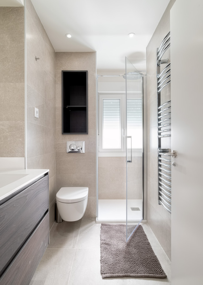 Design ideas for a small contemporary master bathroom in Bilbao with flat-panel cabinets, an alcove shower, a one-piece toilet, beige tile, ceramic tile, a wall-mount sink, a hinged shower door, white benchtops and a floating vanity.