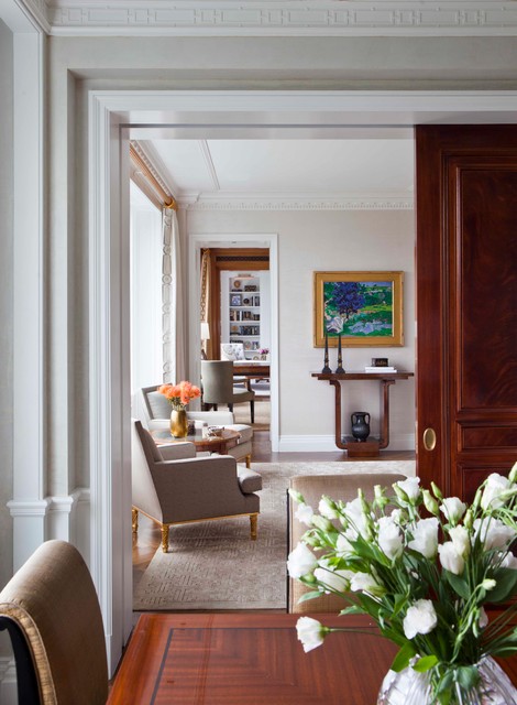 Combination & Renovation of a Fifth Avenue Apartment klassisch-flur