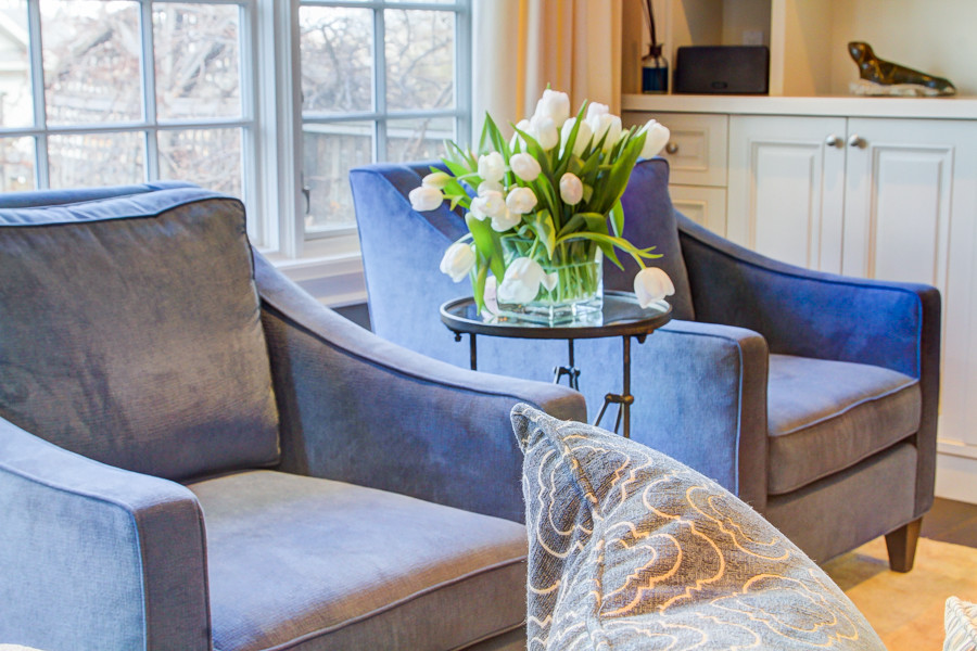 Home design - transitional home design idea in Toronto