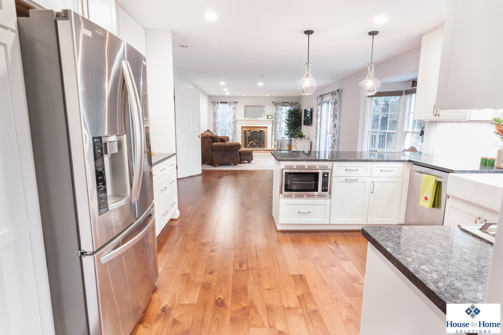 Transitional kitchen photo in DC Metro