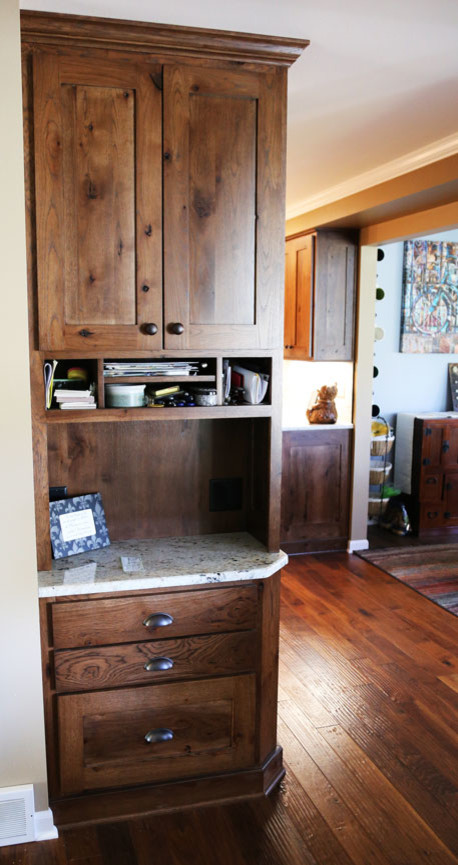 Inspiration for a rustic kitchen remodel in Cedar Rapids