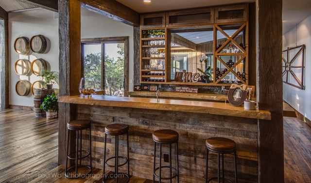 Laura's Barn - Rustikal - Hausbar - Austin - von Four Walls Photography