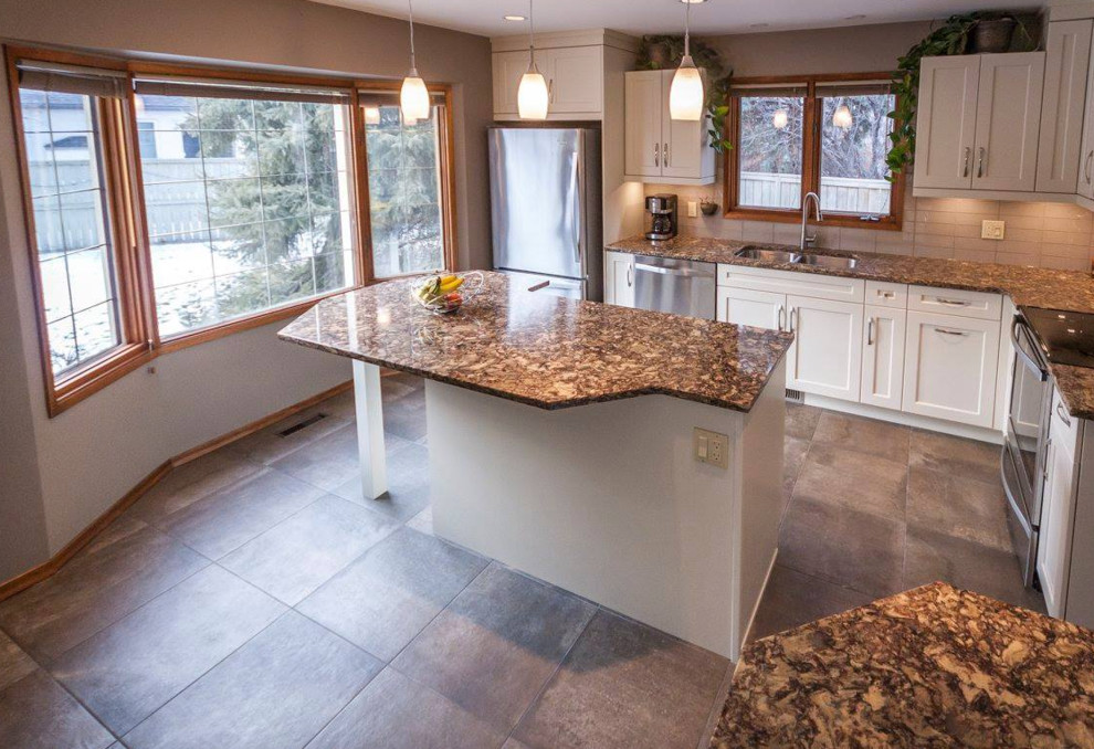 Kitchen - transitional kitchen idea