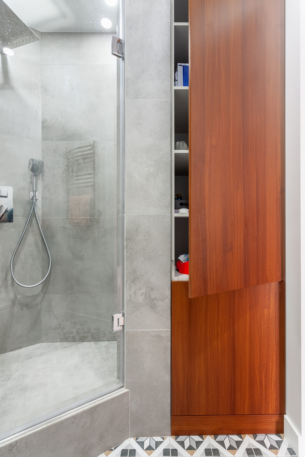 Большой технический шкаф с фасадами на tip-on