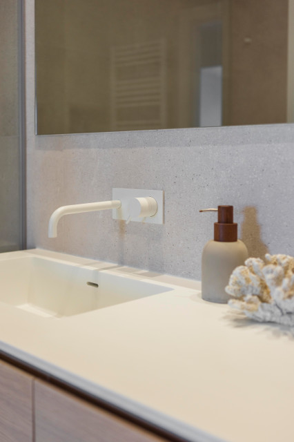 VIVIENDA ARAG&Oacute;N mediterranean-bathroom