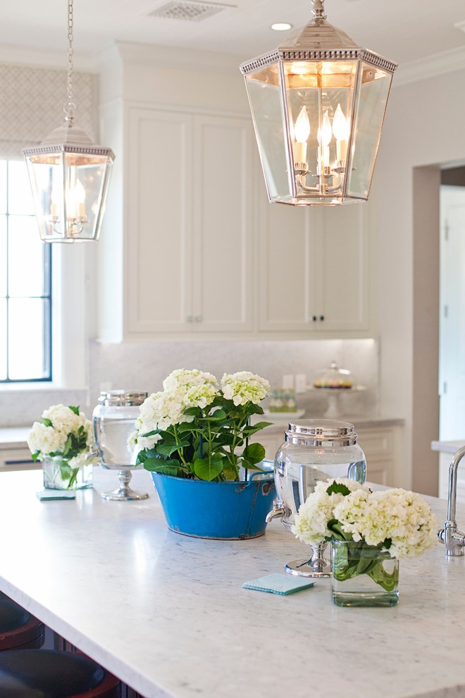 Hamptons Style Home - Inspiration for a timeless kitchen remodel in Phoenix