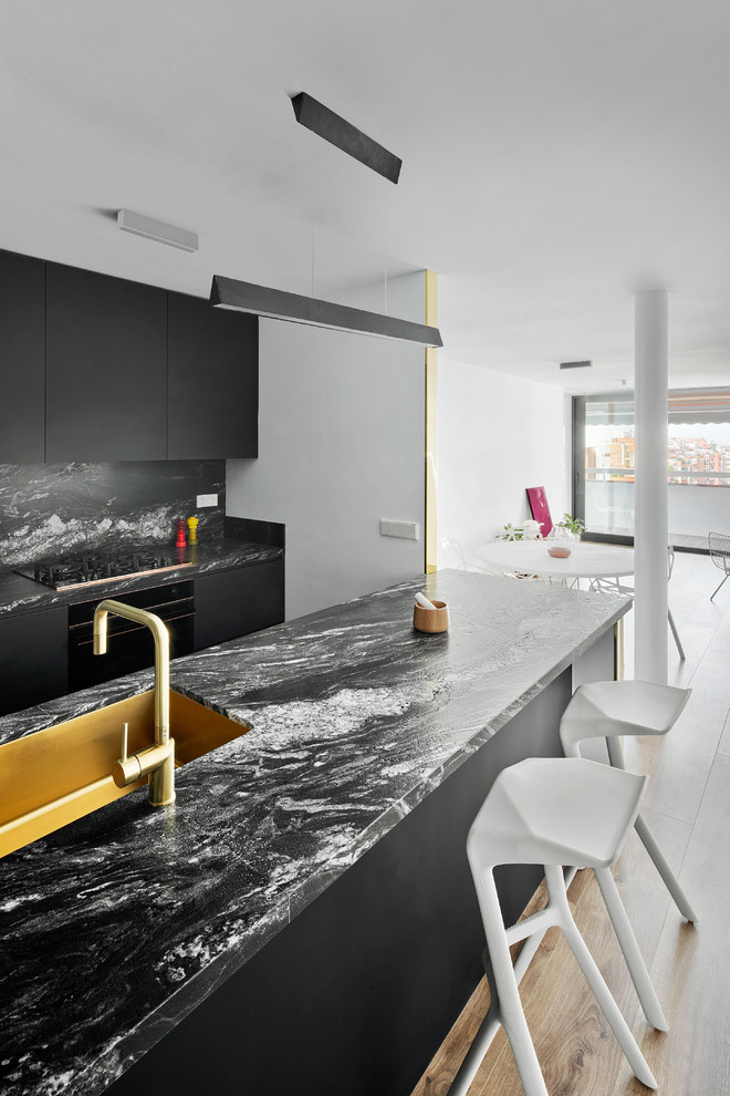 Design ideas for a contemporary kitchen in Barcelona.