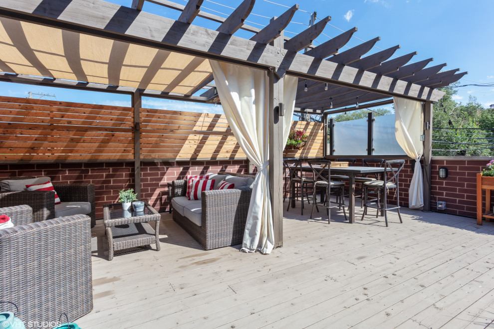 Example of a transitional deck design in Chicago