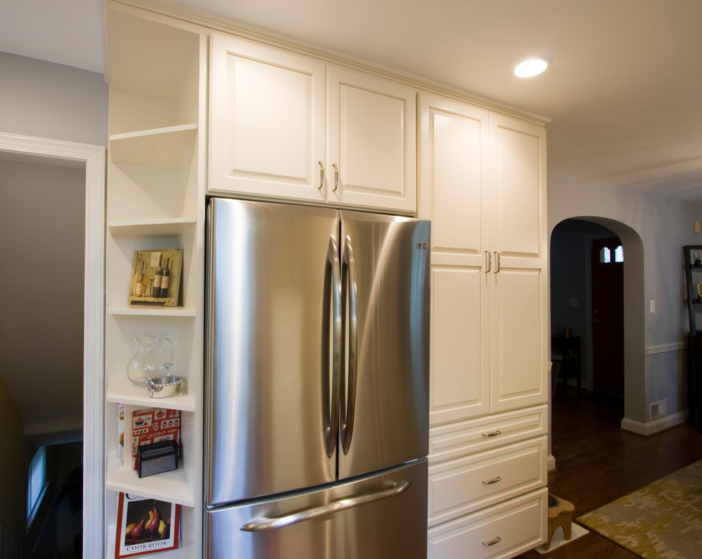 Kitchen - transitional kitchen idea in DC Metro