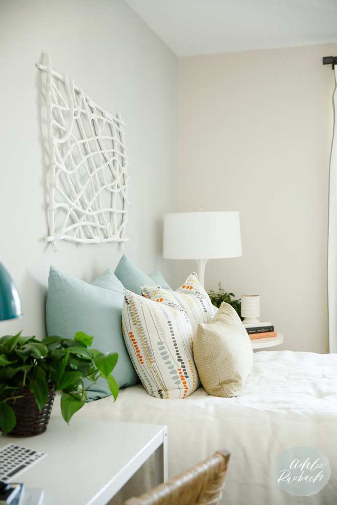 Transitional home design photo in Orange County