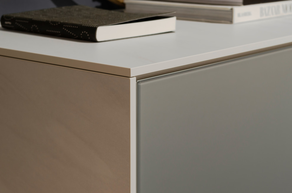 Серый комод raumplus с выставки IMM Cologne 2020