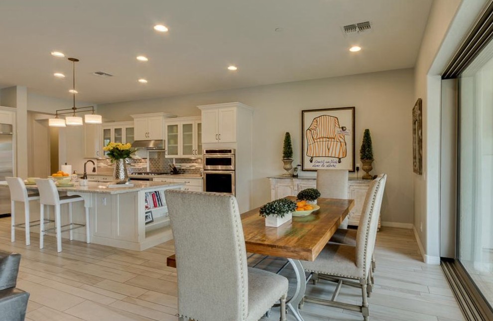 Transitional home design photo in Phoenix