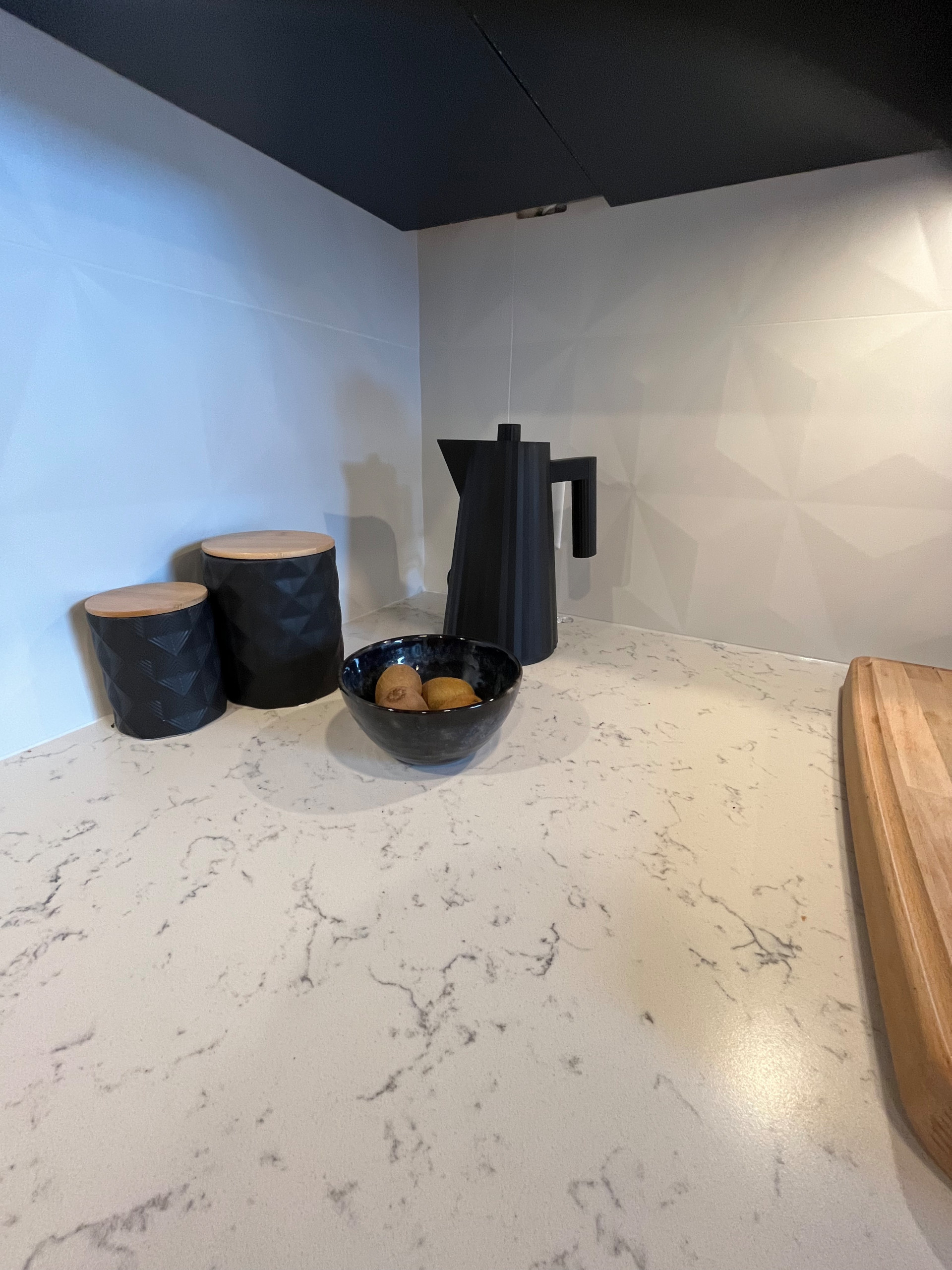 Compact Contemporary Kitchen