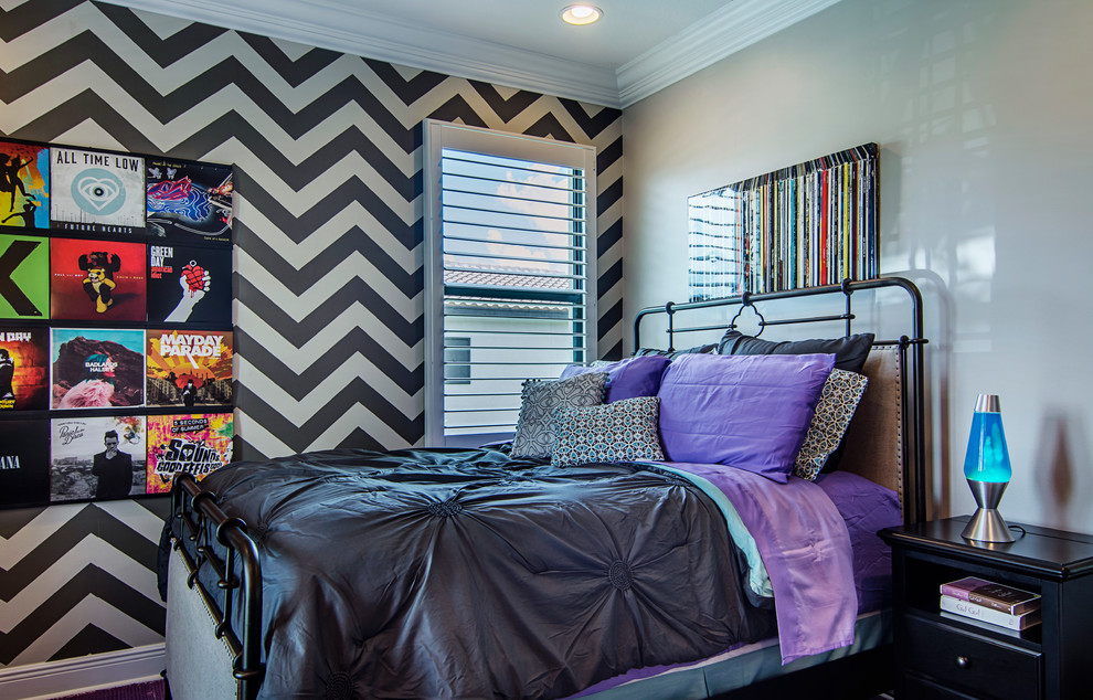 Inspiration for a mid-sized transitional guest bedroom in Miami with grey walls and dark hardwood floors.