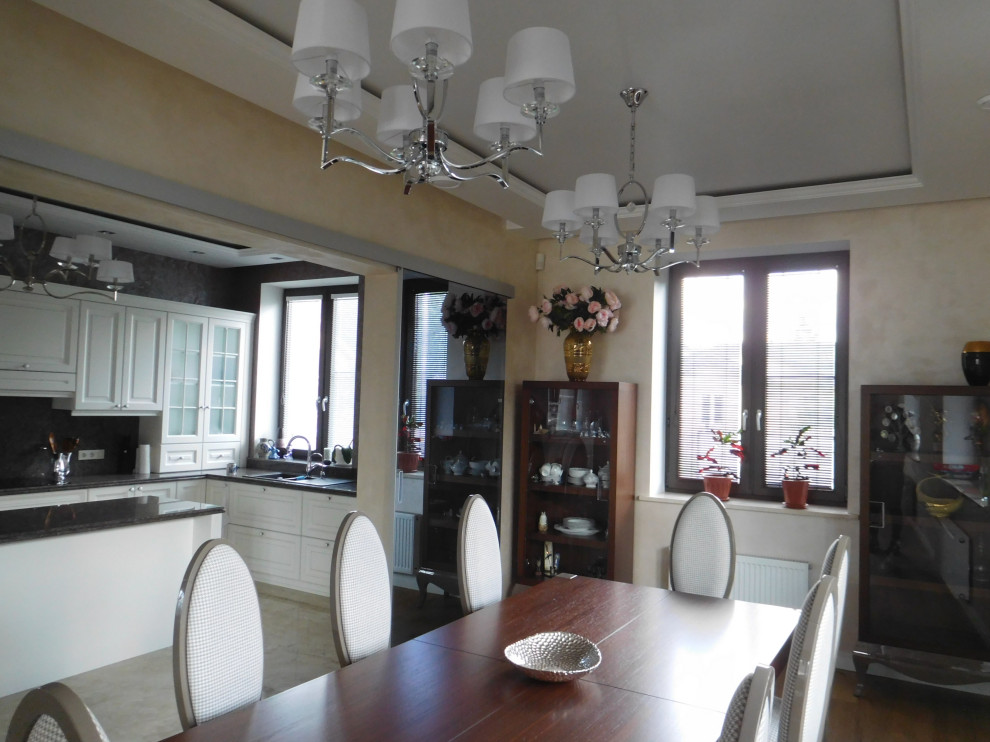 Кухня-столовая в загородном доме.