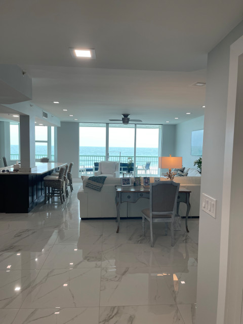 Regency Condo maritim-vardagsrum