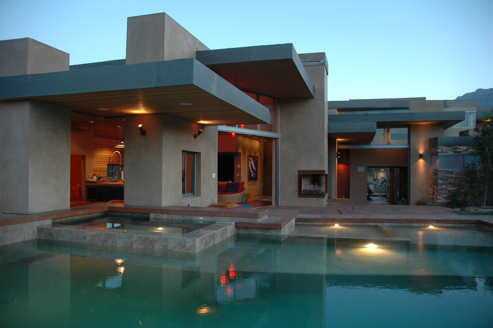 This is an example of a modern exterior in Los Angeles.