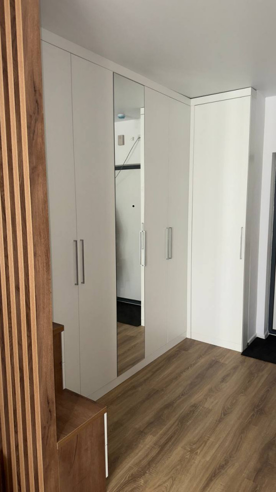 Встроенные распашные шкафы