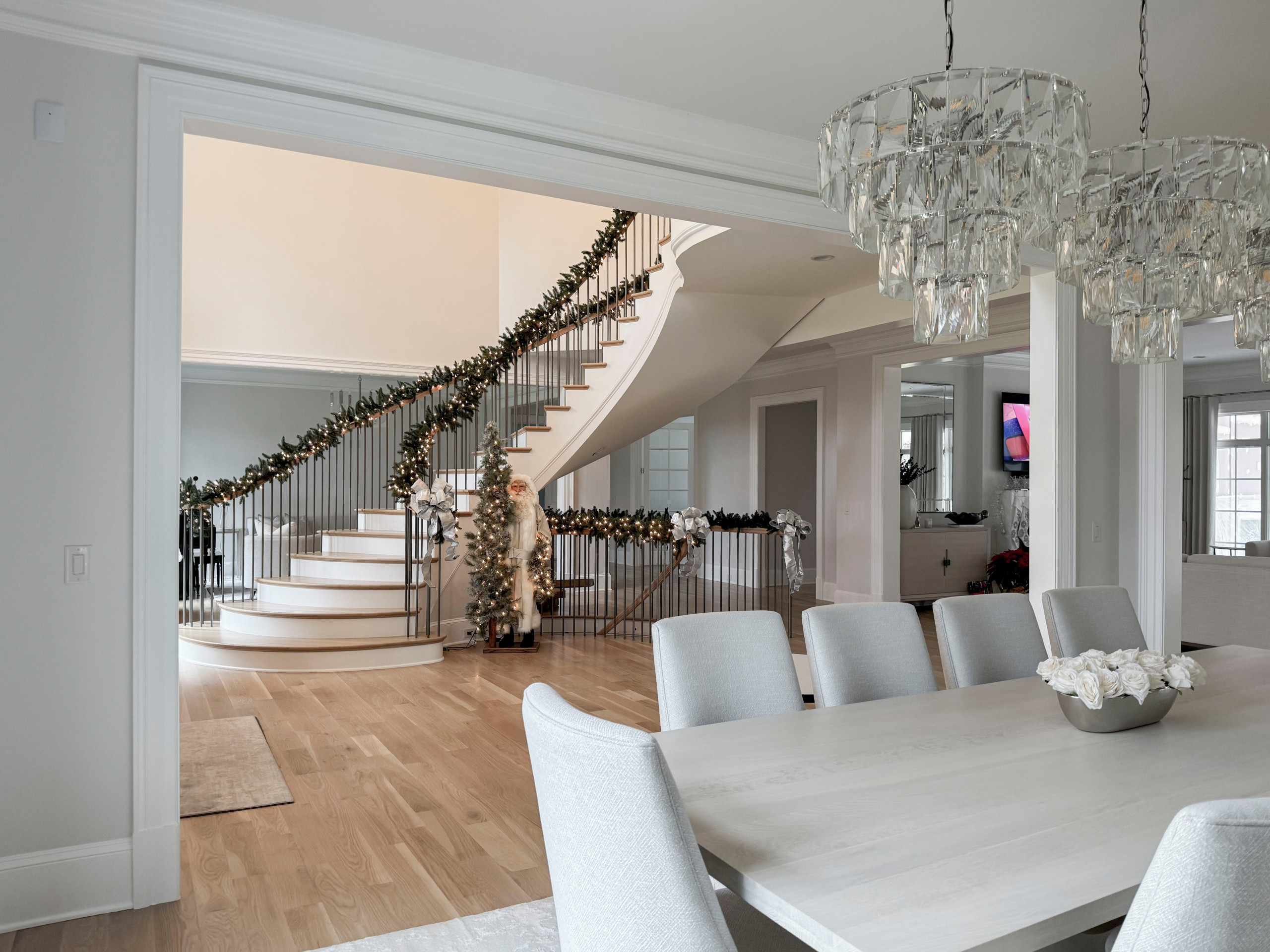 116_Elegant & Eye-catching Curved Staircase, Leesburg VA 20175