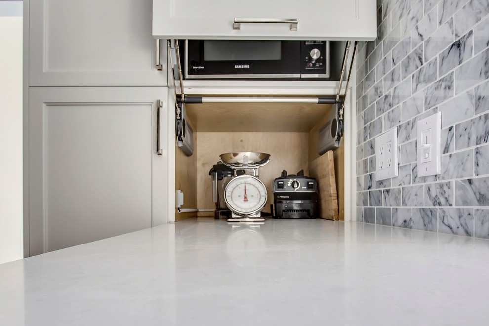 Example of a transitional home design design in Calgary
