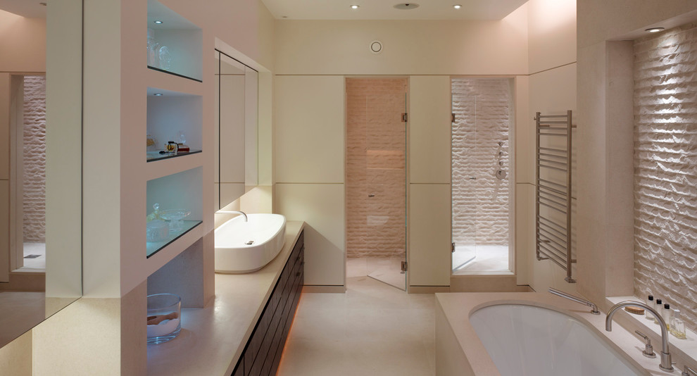 Design ideas for a mid-sized modern bathroom in London.