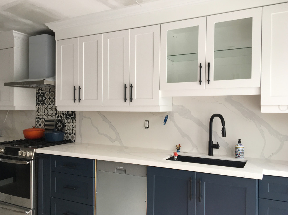 Inspiration for a transitional kitchen remodel in Toronto