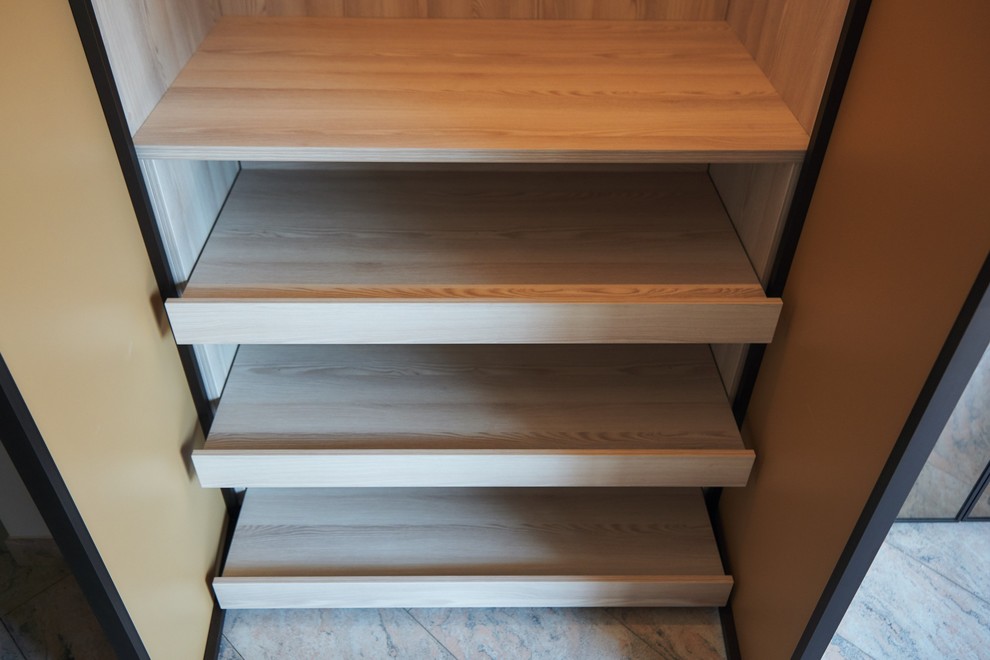 Зеркальный распашной шкаф с RPS системой raumplus