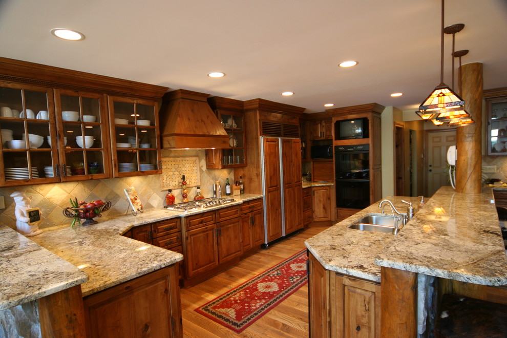Example of a mountain style kitchen design in St Louis