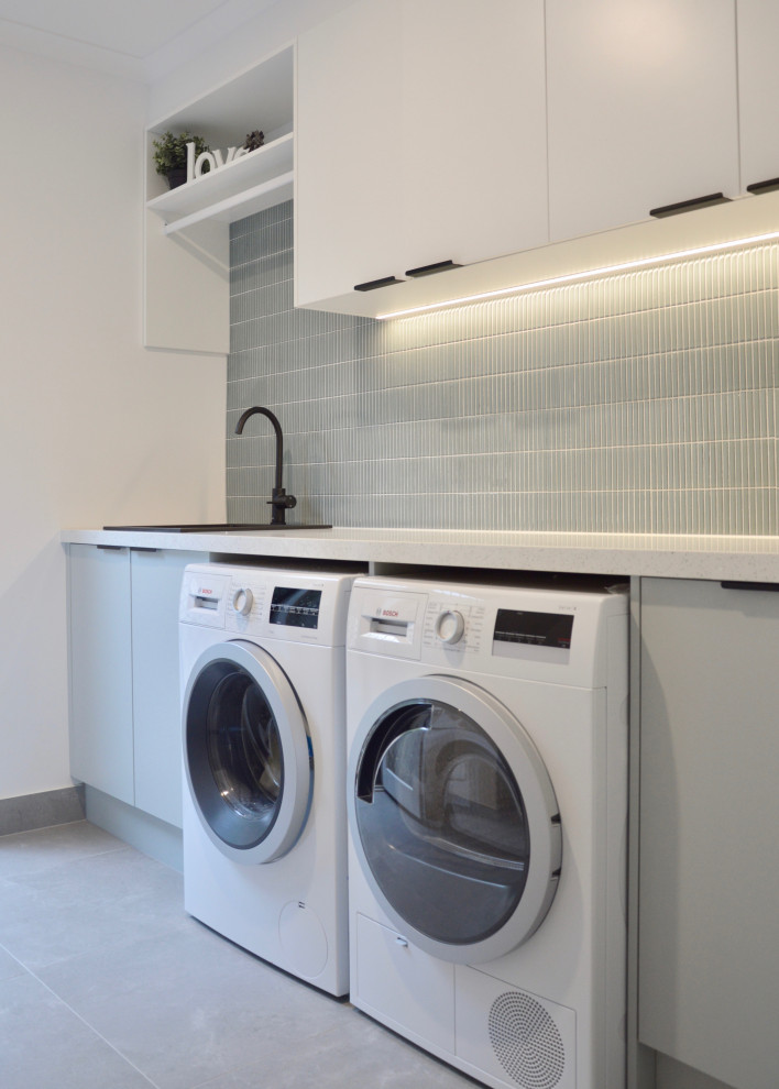 Inspiration for a modern laundry room in Melbourne.