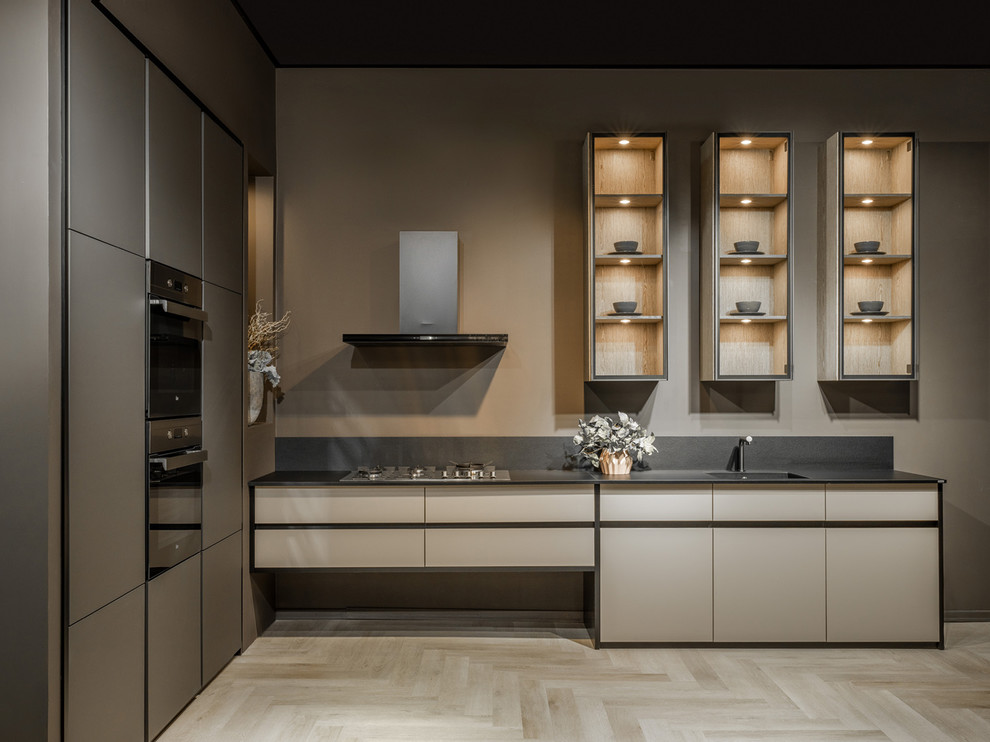 Кухня в ручкой Gola