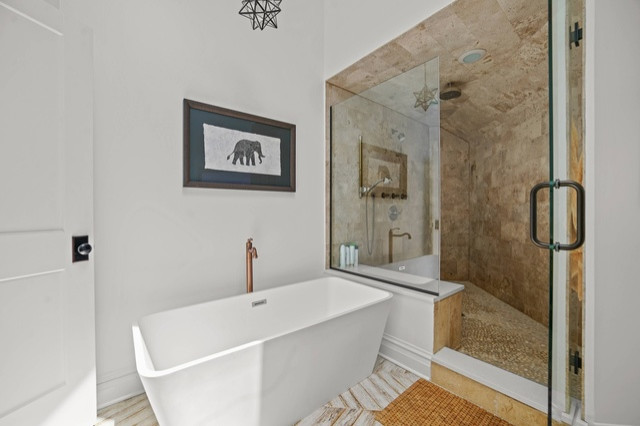 Inspiration for a transitional home design remodel in Chicago