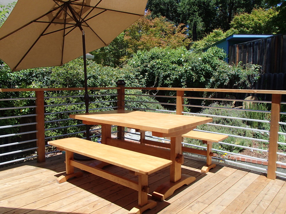 Example of a mid-sized transitional backyard deck design in San Francisco with no cover
