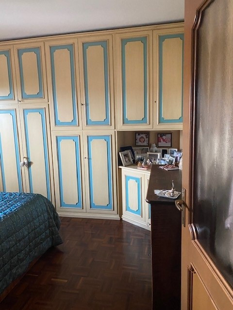 L'armadio della camera da letto prima del restyling