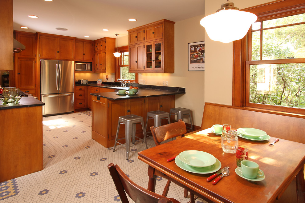 Design ideas for an arts and crafts kitchen in Minneapolis with shaker cabinets.