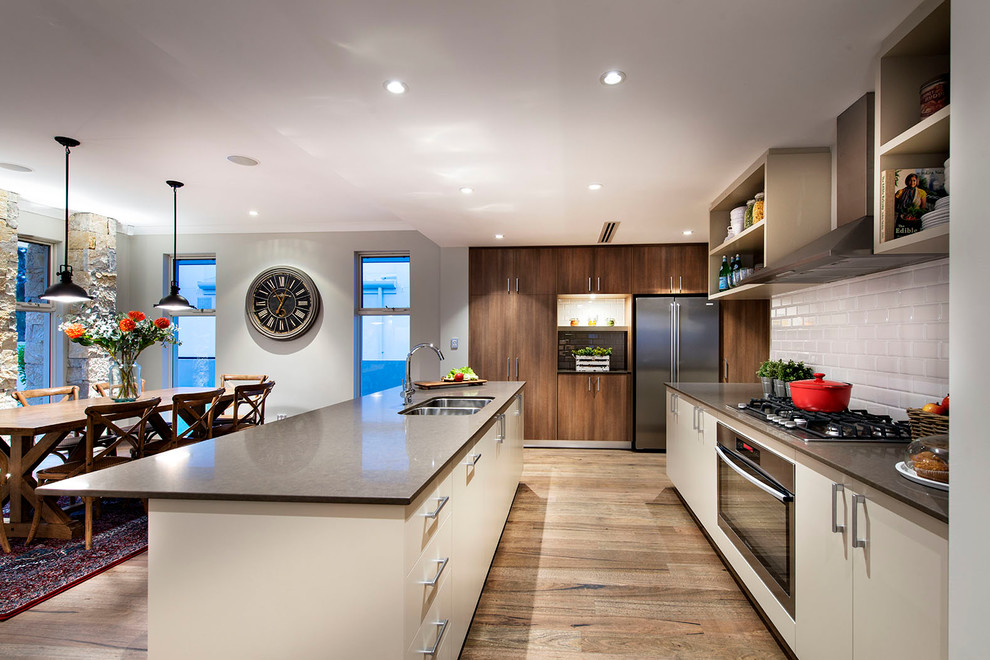 Design ideas for a transitional kitchen in Perth.