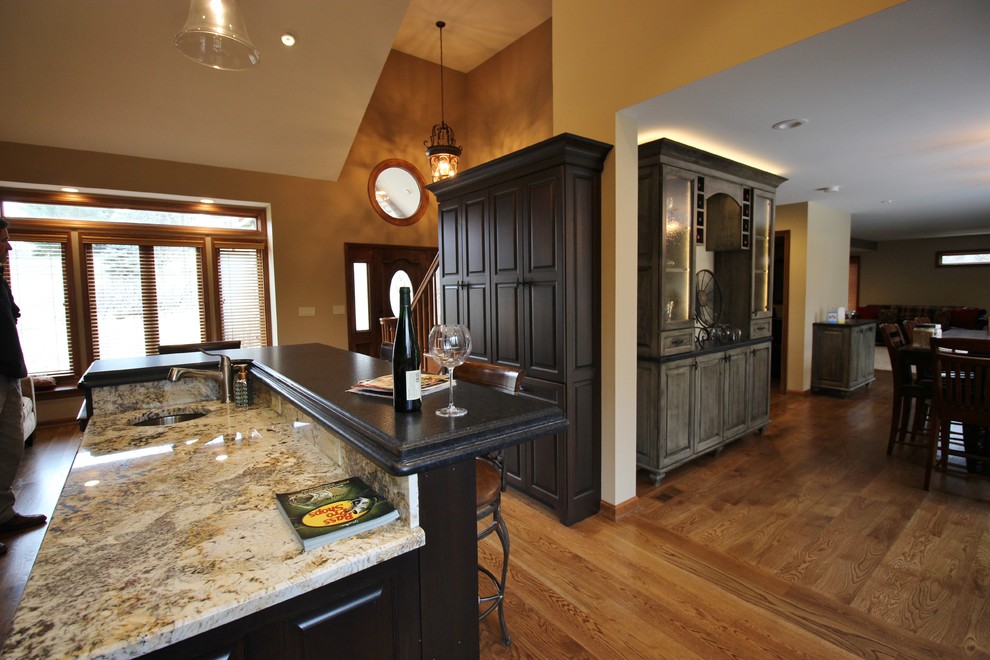 Example of a transitional kitchen design in Cincinnati