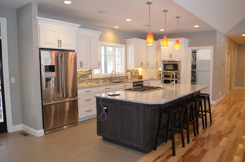 Kitchen - transitional kitchen idea in Boston