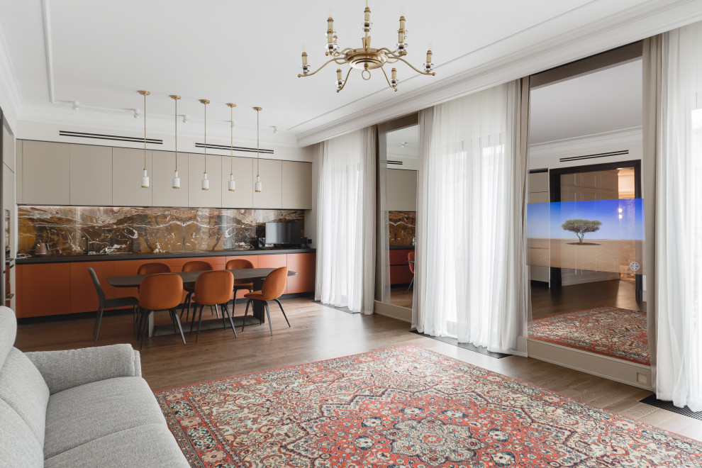 На фото: большая открытая гостиная комната в белых тонах с отделкой деревом в современном стиле с бежевыми стенами, паркетным полом среднего тона, скрытым телевизором и тюлем на окнах
