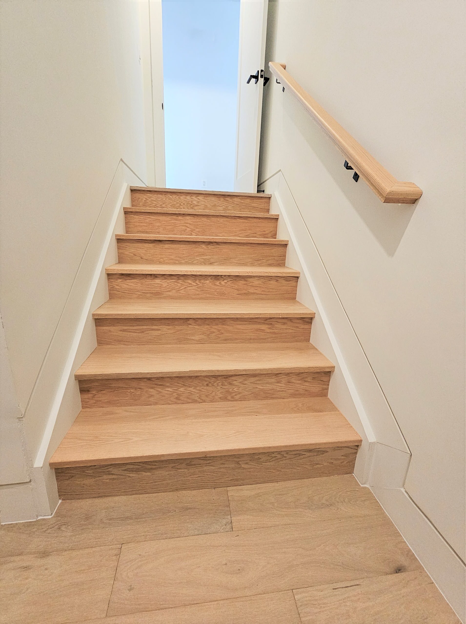 108_Red Oak Stairs in Light Filled Space, Fairfax, VA 22031