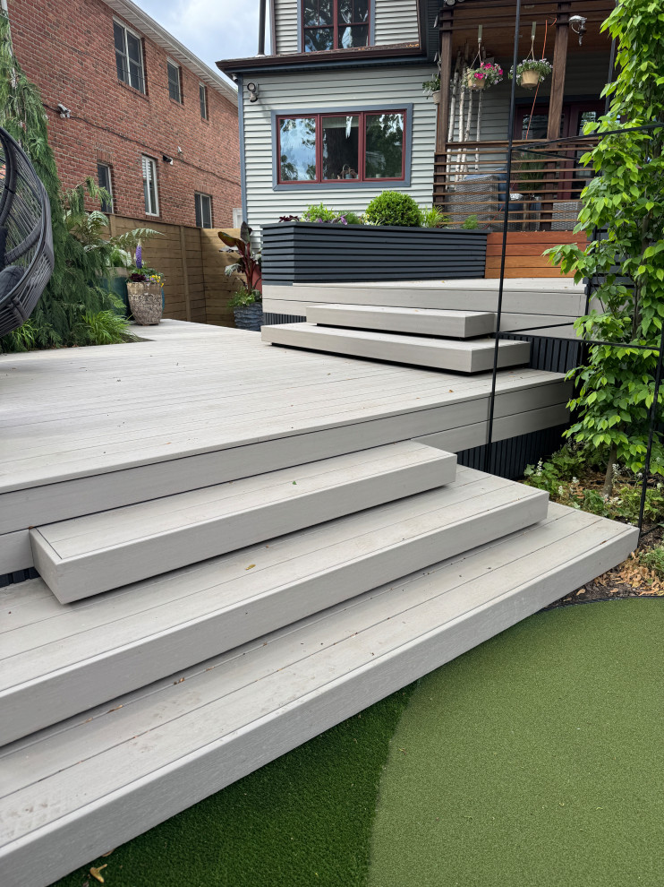 Brooklyn Bayridge with putting green