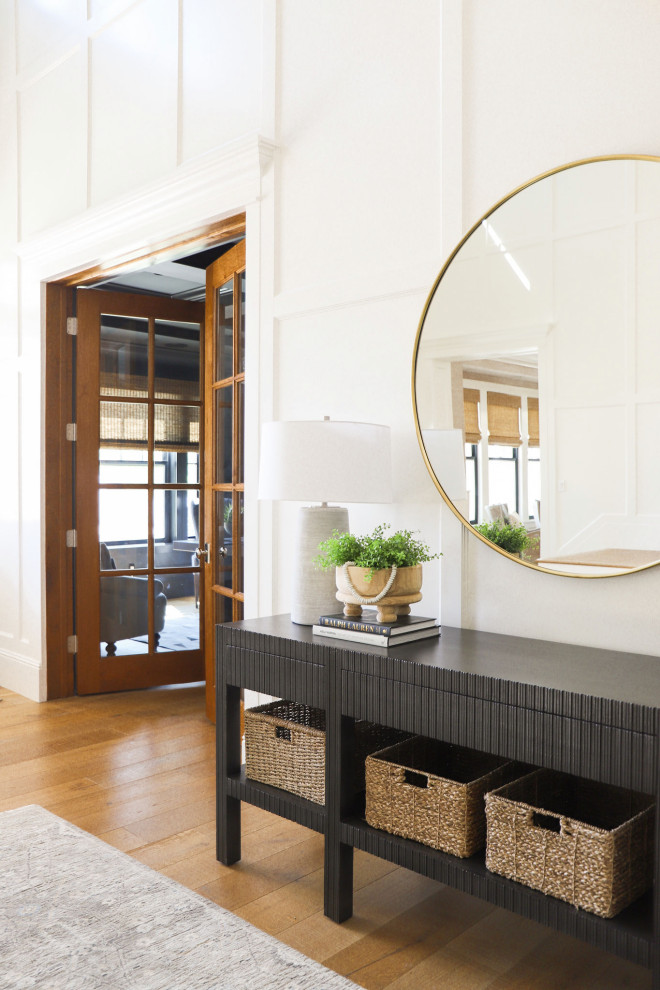 Example of a transitional home design design in Phoenix