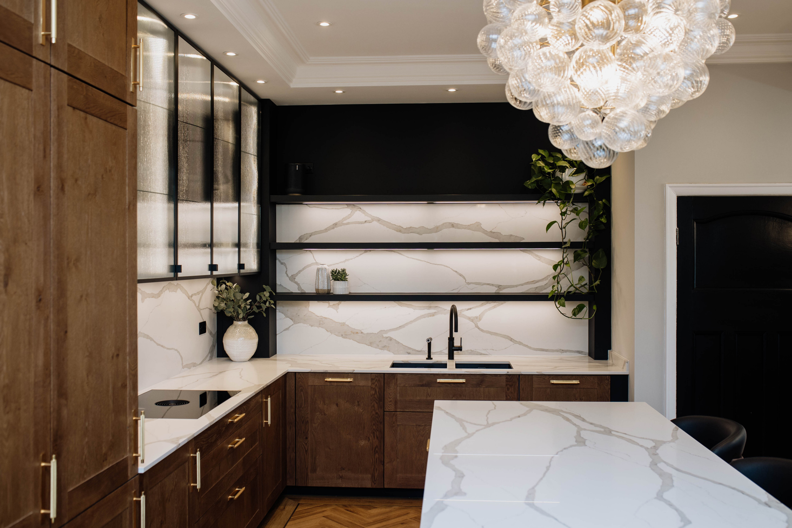 Solid Wood and Anthracite Kitchen